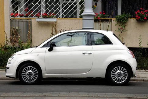 weißer Fiat 500 – Beispiel für Gebrauchtwagenankauf Demmin